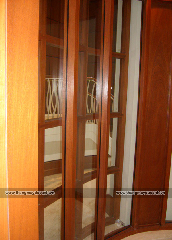 Thang máy cabin ốp gỗ