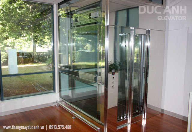 thang máy vách kính hiện đại