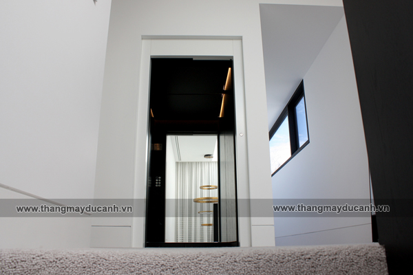 Thang máy lắp đặt cho nhà ống hiện đại