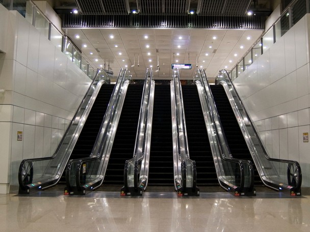 thang máy cuốn nhập khẩu