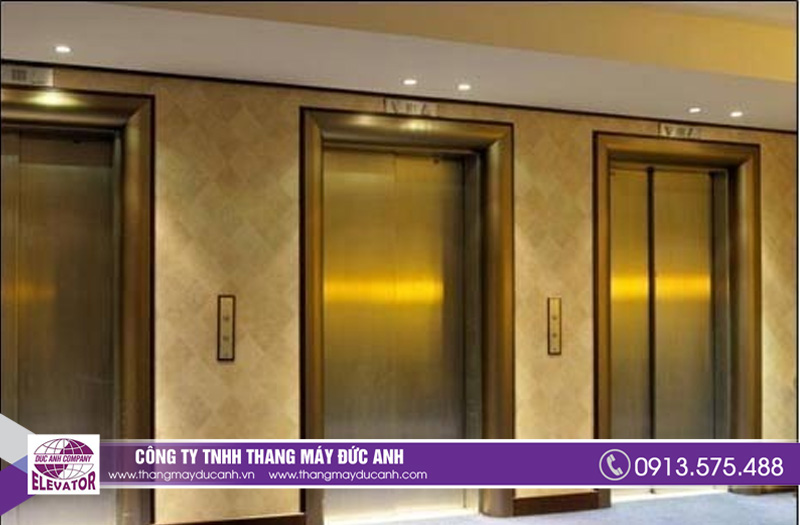 Thang máy Đức Anh cung cấp đa dạng các mẫu cửa tầng với các chất liệu, kiểu cách thiết kế bắt mắt