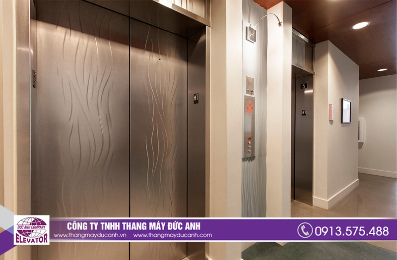 Mẫu cửa thang máy trang trí bằng hoa văn độc đáo