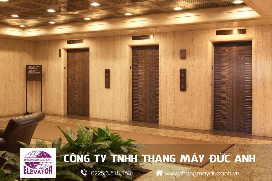 thang máy khách sạn